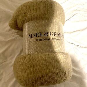 Cozy & comfy throw blanket neutral color